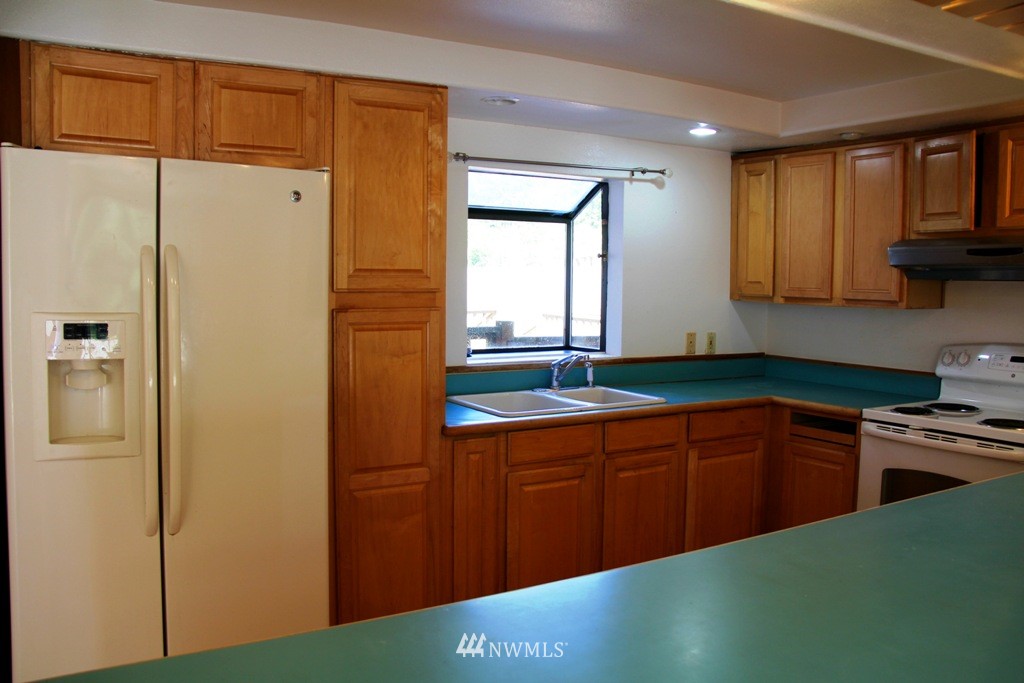 7819 203rd Street Southwest Edmonds, WA 98026 - Photo 5 of 15 Gallery Image 5