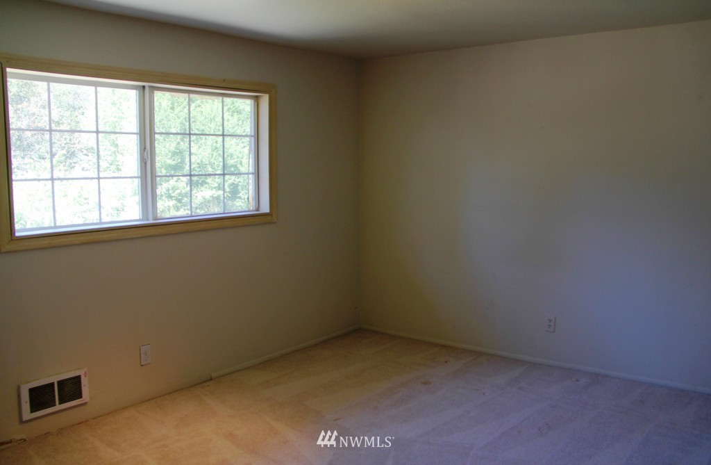 7819 203rd Street Southwest Edmonds, WA 98026 - Photo 6 of 15 Gallery Image 6