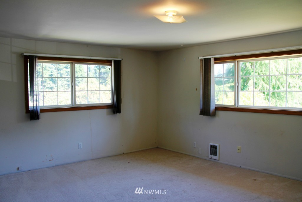 7819 203rd Street Southwest Edmonds, WA 98026 - Photo 7 of 15 Gallery Image 7