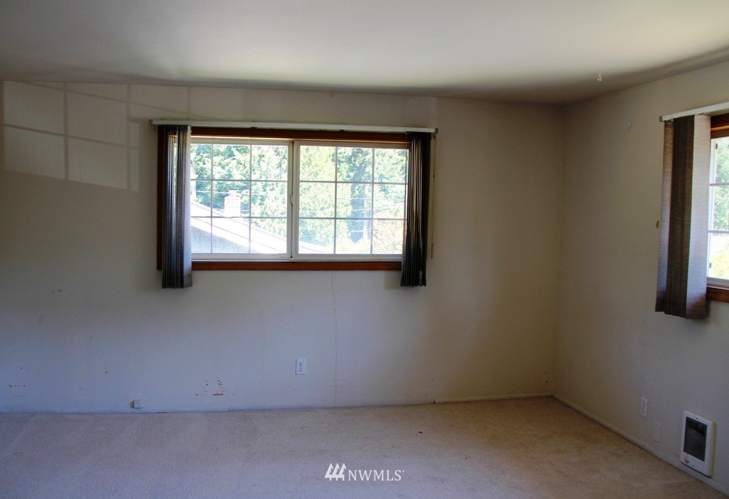 7819 203rd Street Southwest Edmonds, WA 98026 - Photo 9 of 15 Gallery Image 9