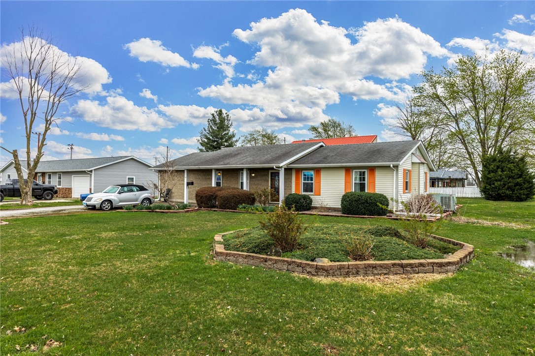606 Field Avenue Flora, IL 62839 - Photo 4 of 23 Gallery Image 4