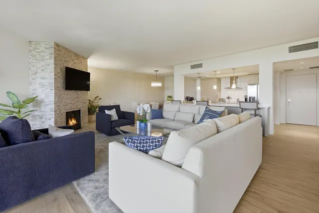 $700,000 | 900 Island Drive, Unit 607, Rancho Mirage, CA 92270