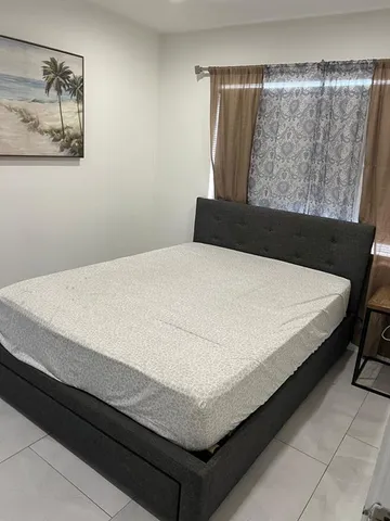 $2,400 | 2201 Greene Street, Unit 2, Hollywood, FL 33020