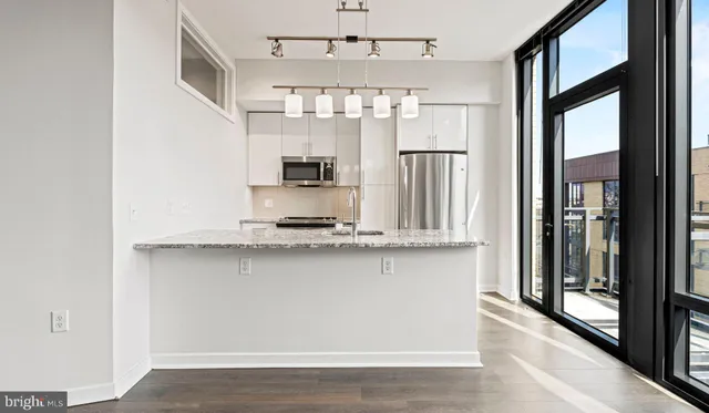 $4,079 | 8300 Wisconsin Avenue, Unit 2B1806, Bethesda, MD 20814