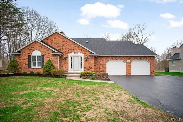 $479,888 | 4660 Oakwood Lane, Clarence, NY 14031