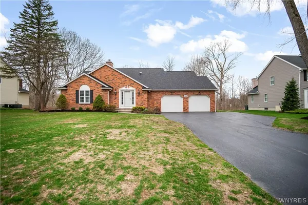 $479,888 | 4660 Oakwood Lane, Clarence, NY 14031