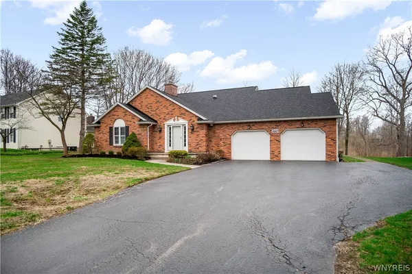 $479,888 | 4660 Oakwood Lane, Clarence, NY 14031