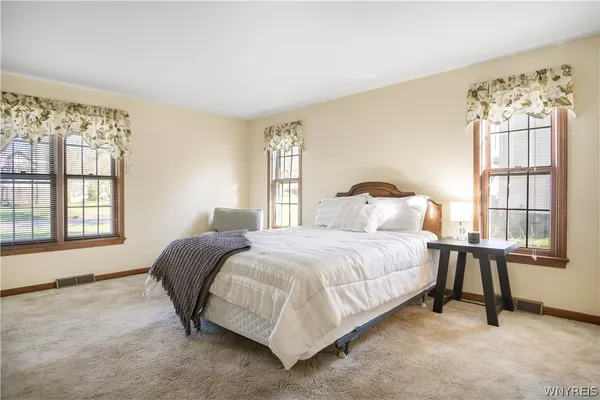 $479,888 | 4660 Oakwood Lane, Clarence, NY 14031