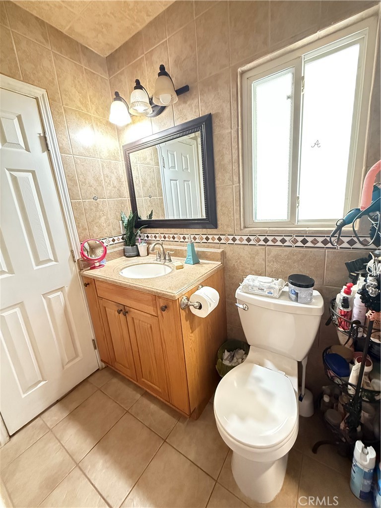 1014 North Daisy Avenue Santa Ana, CA 92703 - Photo 14 of 27 a bathroom with a sink toilet mirror and a tub