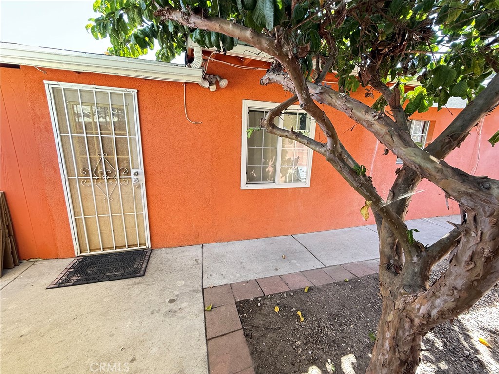 1014 North Daisy Avenue Santa Ana, CA 92703 - Photo 6 of 27 a backyard of a house with a tree