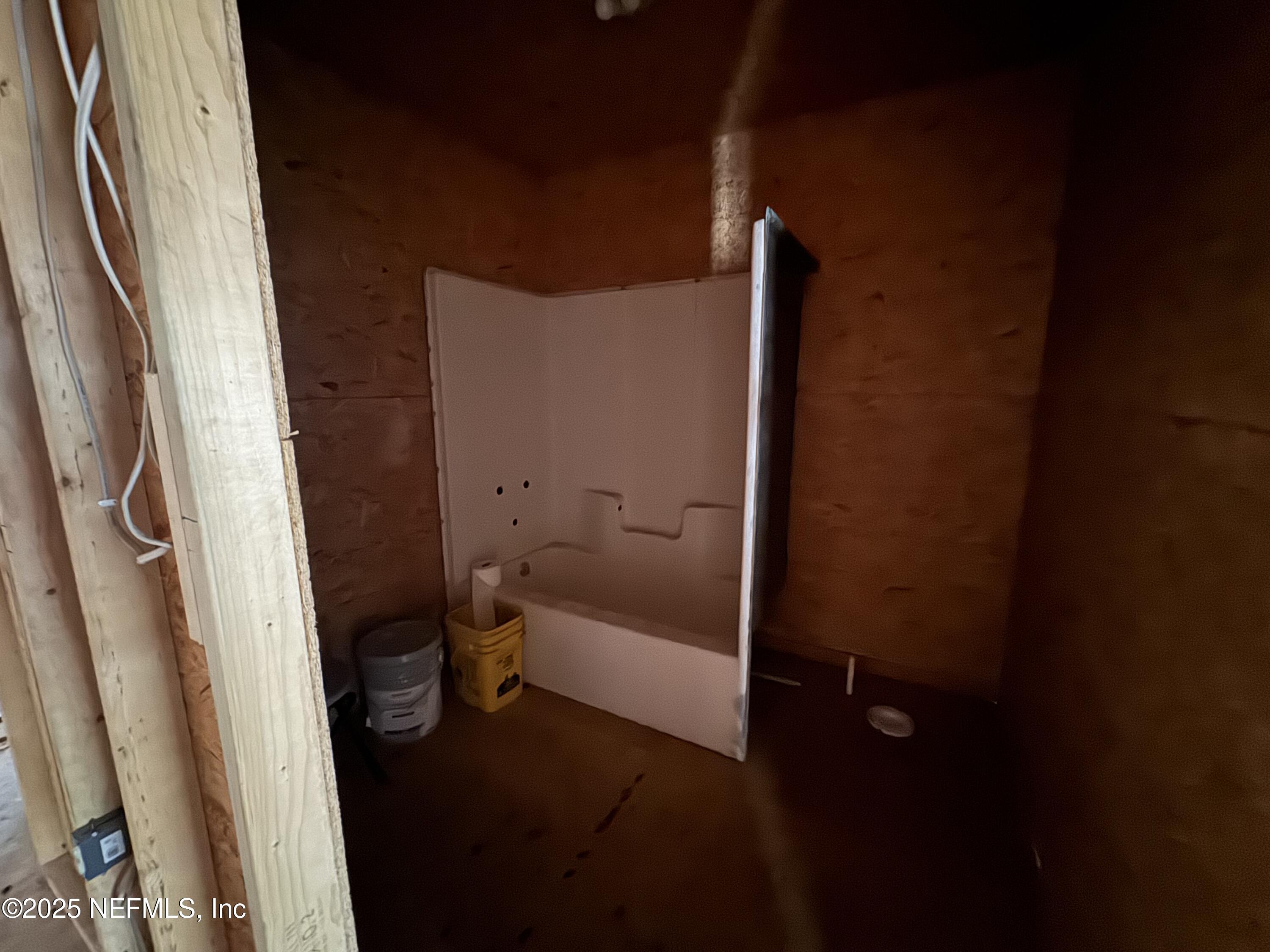 312 South Church Street Starke, FL 32091 - Photo 14 of 18 a bathroom with a bathtub and toilet