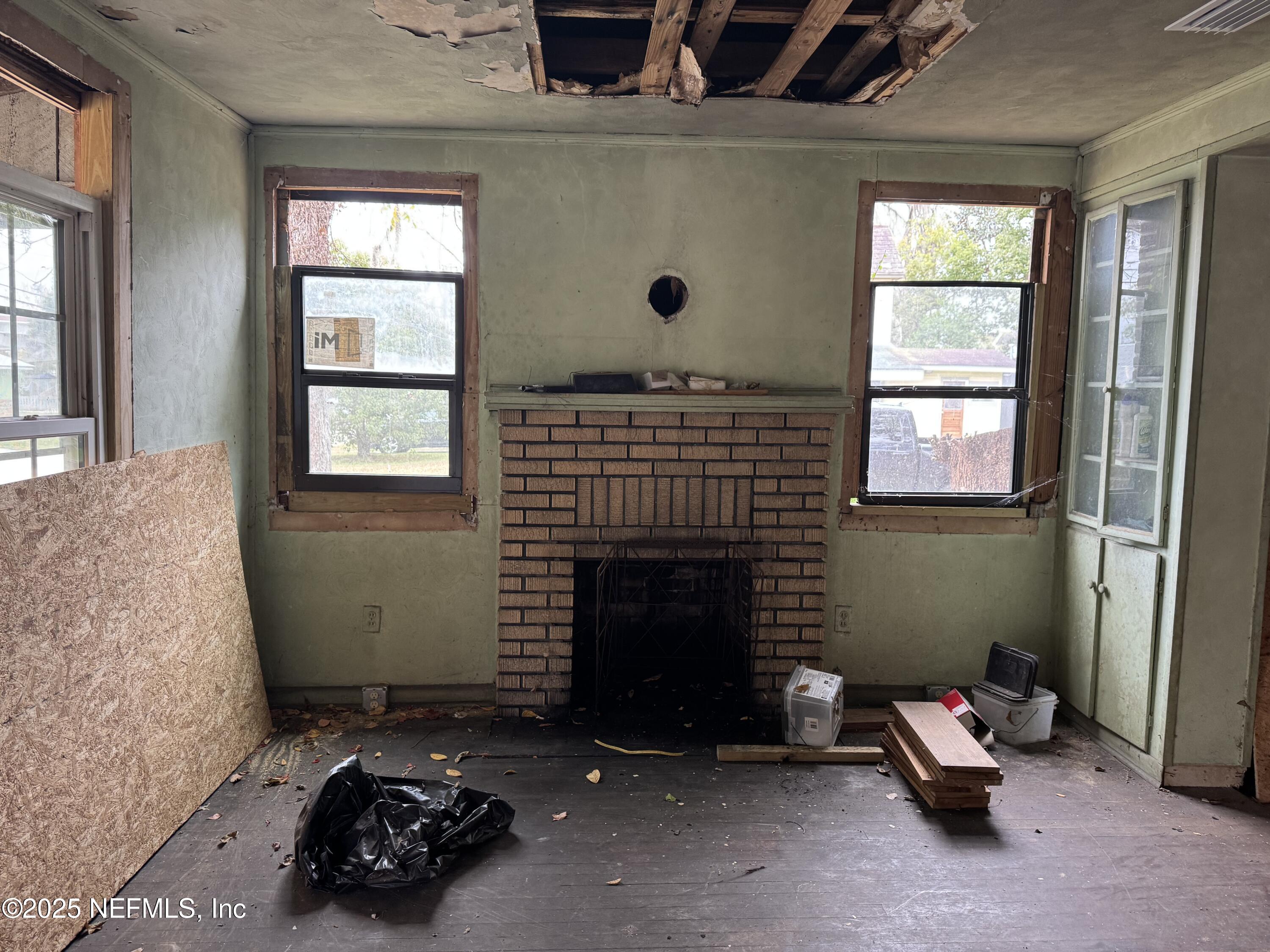 312 South Church Street Starke, FL 32091 - Photo 5 of 18 a car parked in front of a window