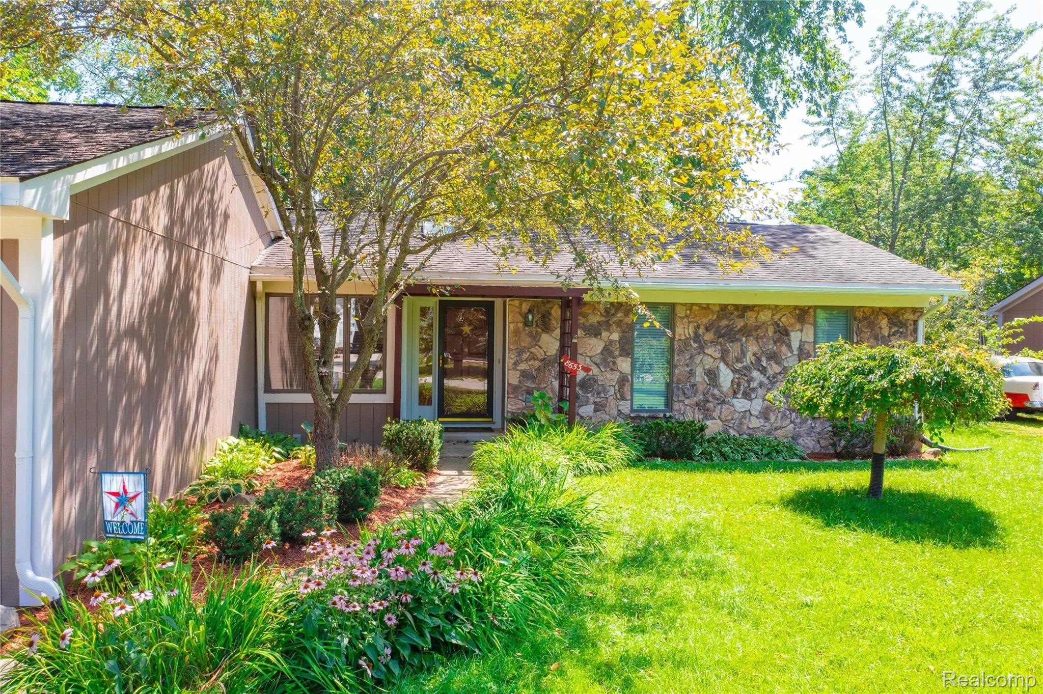 8653 Lake Road Grosse Ile, MI 48138 - Photo 2 of 34 8653 Lake Rd, Grosse Ile