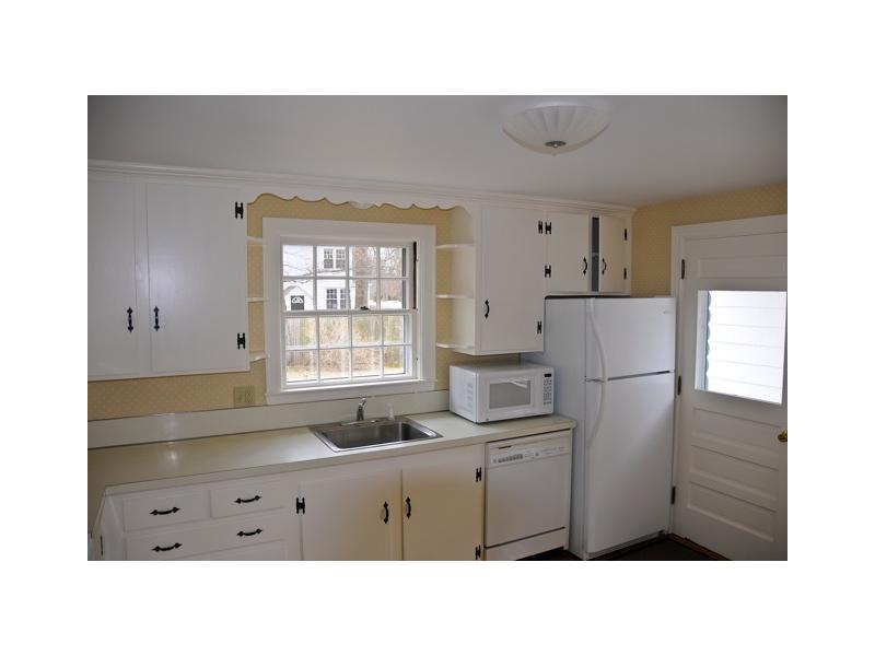 32 George Street Warwick, RI 02888 - Photo 9 of 18 Kitchen.