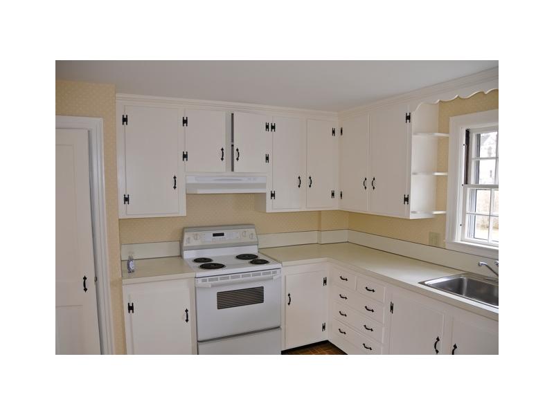 32 George Street Warwick, RI 02888 - Photo 10 of 18 Kitchen.