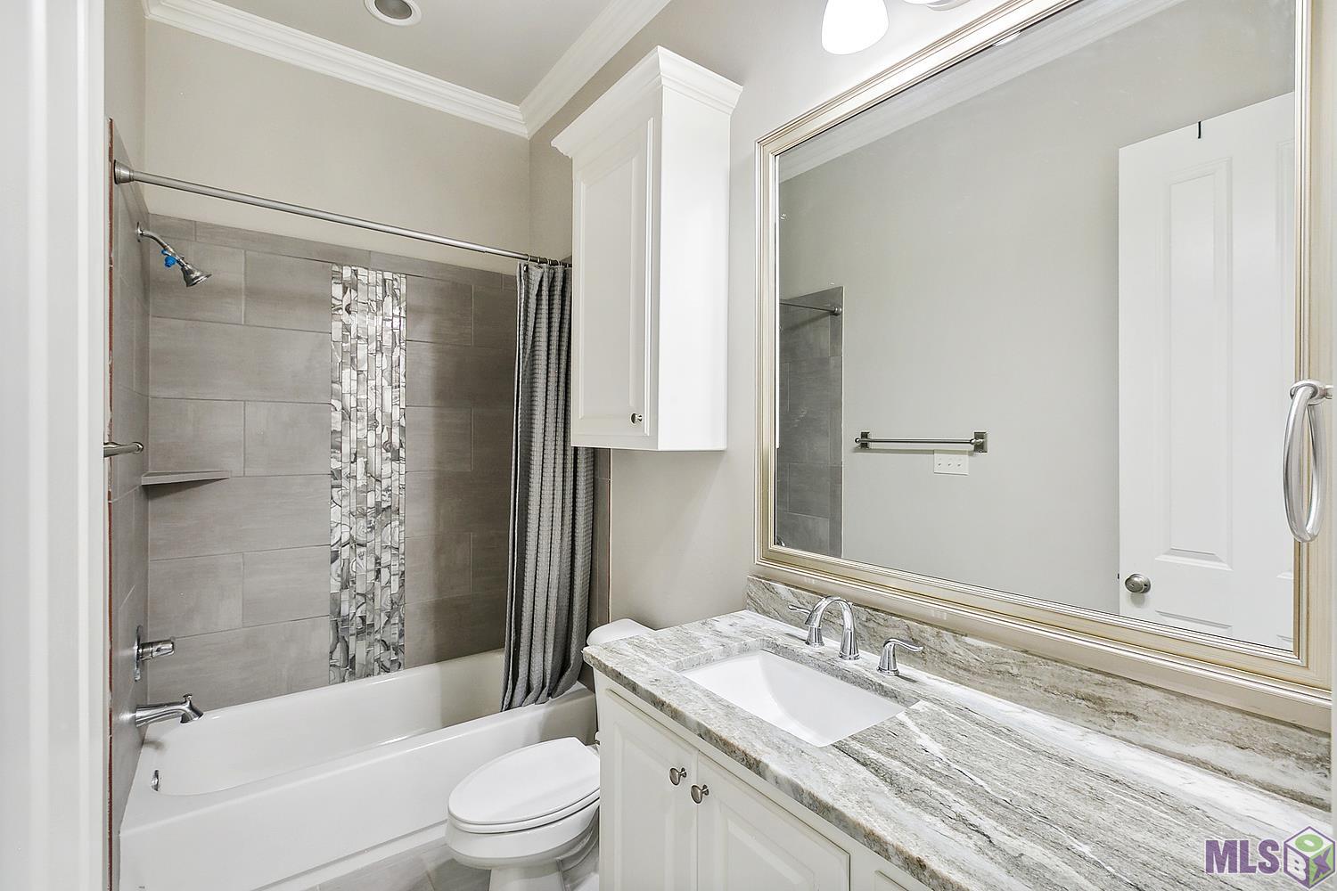15536 Linden View Road Baton Rouge, LA 70817 - Photo 13 of 20 Intricately Designed Bathroom