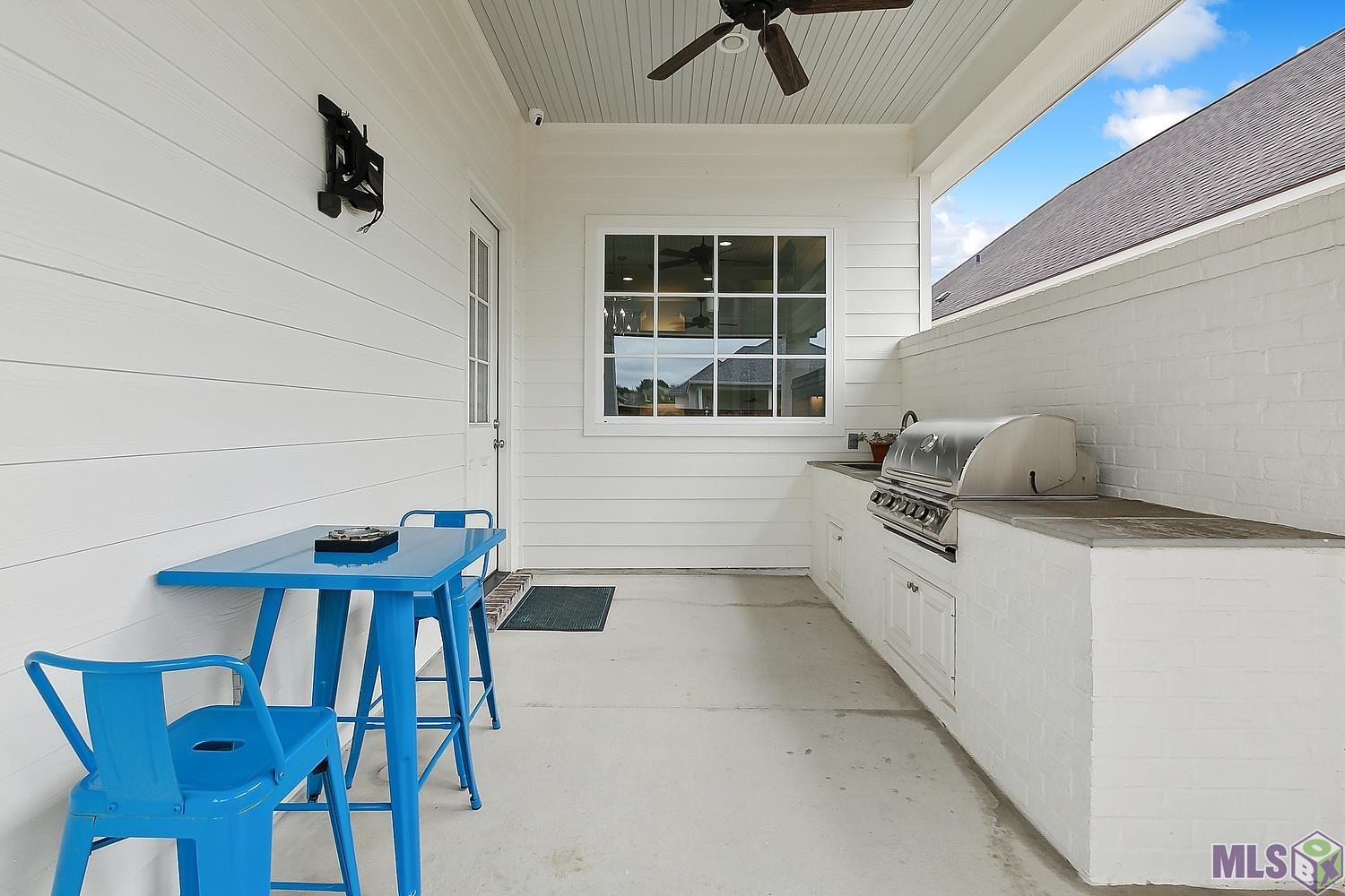 15536 Linden View Road Baton Rouge, LA 70817 - Photo 17 of 20 Sleek Grill Retreat