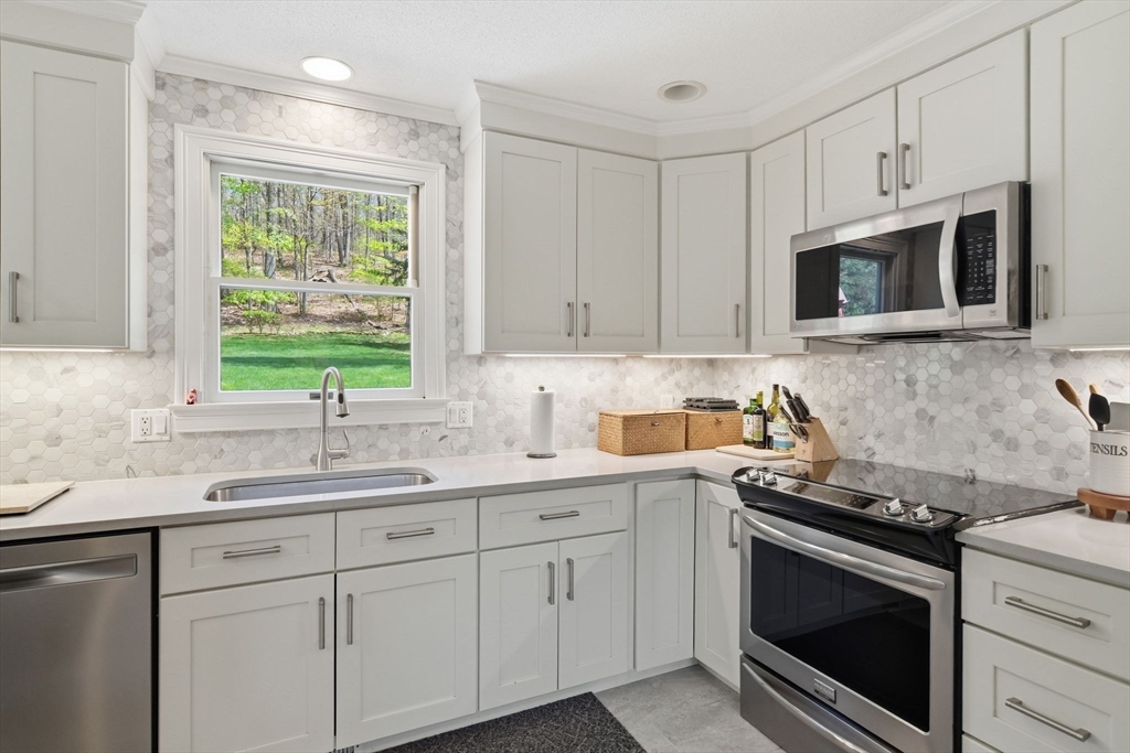 24 Merrill Road Wilbraham, MA 01095 - Photo 11 of 40