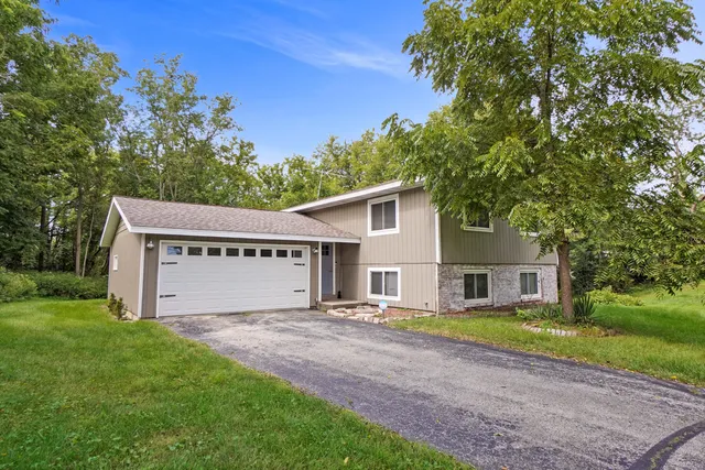 $494,900 | 2966 Deerpath Road, Lake Geneva, WI 53147