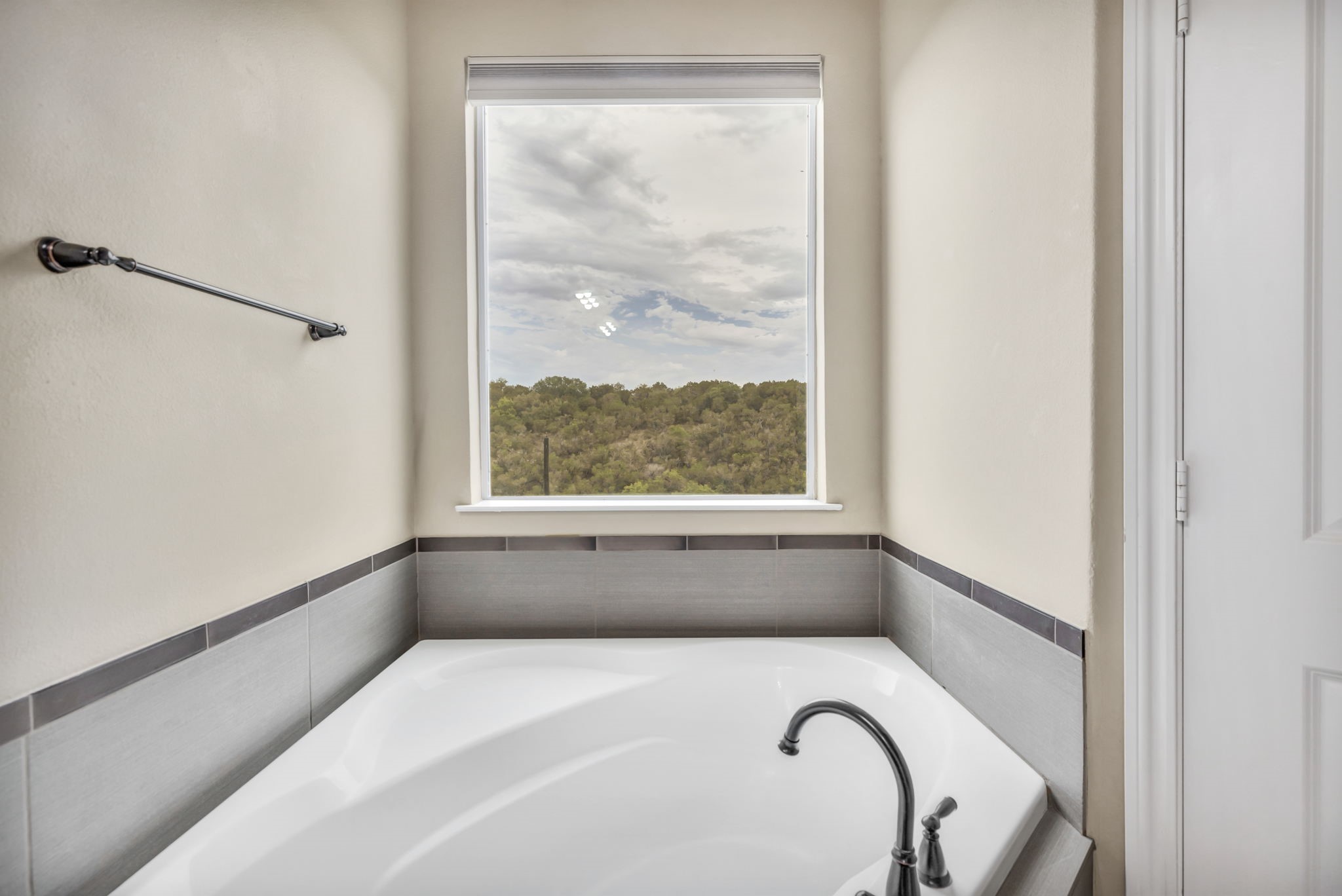 206 Sunrise Ridge Cove Austin, TX 78738 - Photo 15 of 38 a bathroom with a bath tub and a window