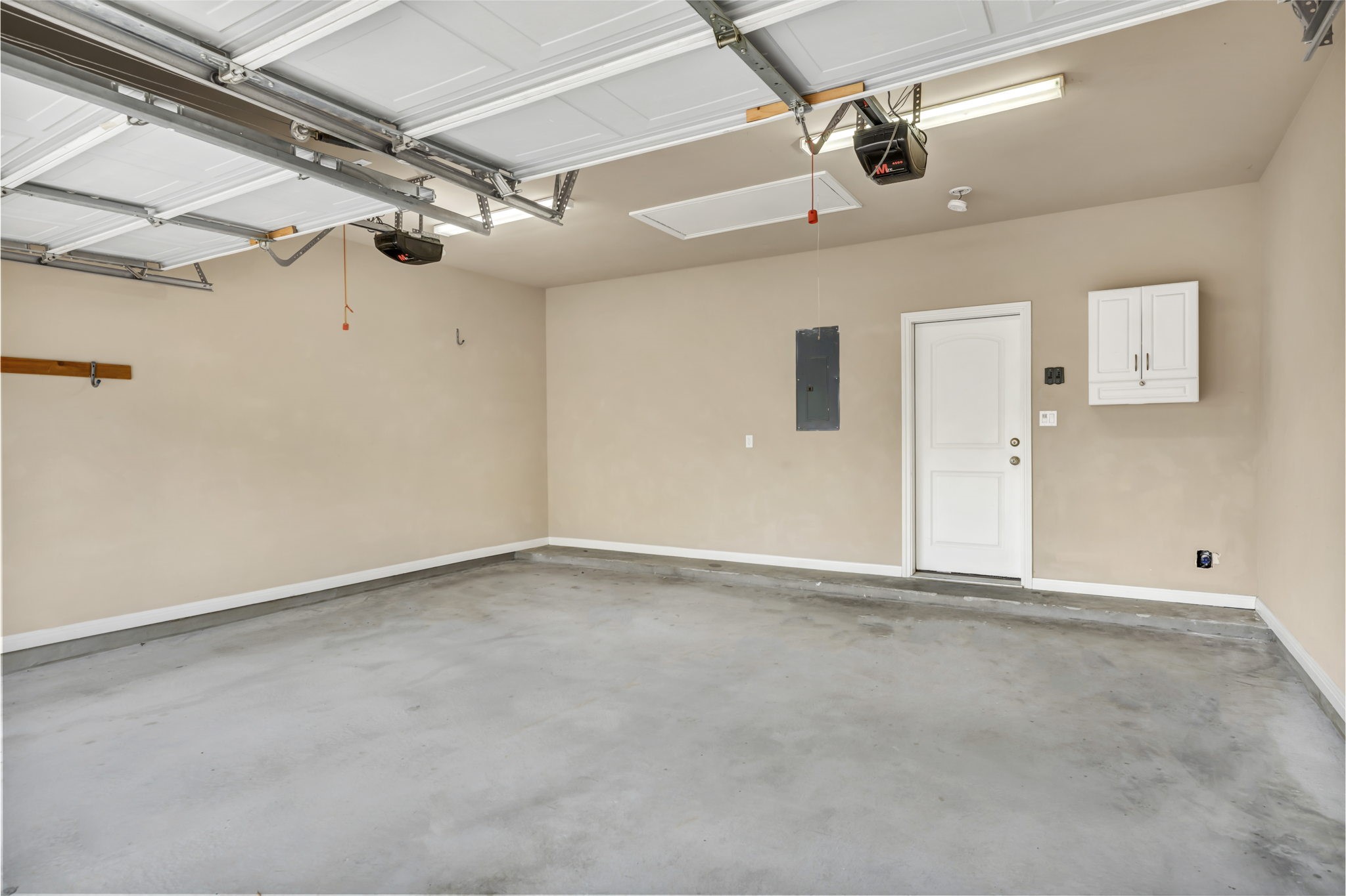 206 Sunrise Ridge Cove Austin, TX 78738 - Photo 28 of 38 an empty room with windows