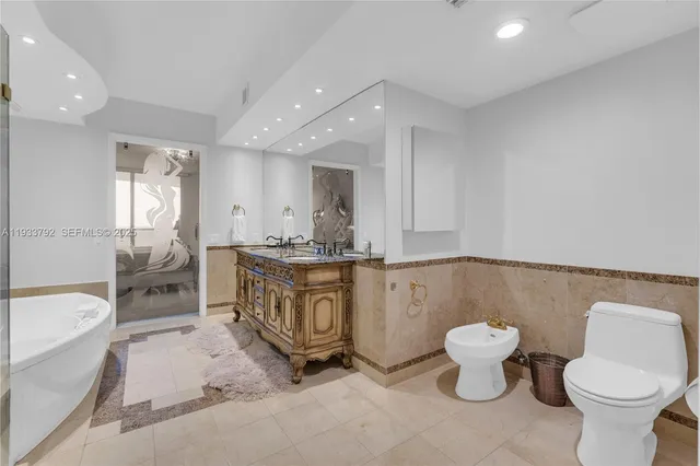 $7,100 | 19111 Collins Avenue, Unit 1607, Sunny Isles Beach, FL 33160