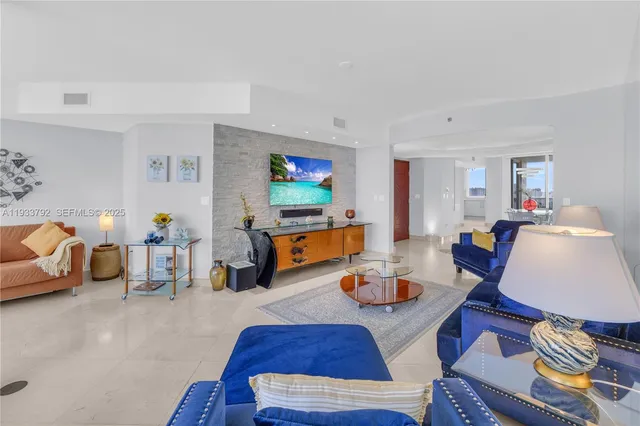 $7,100 | 19111 Collins Avenue, Unit 1607, Sunny Isles Beach, FL 33160