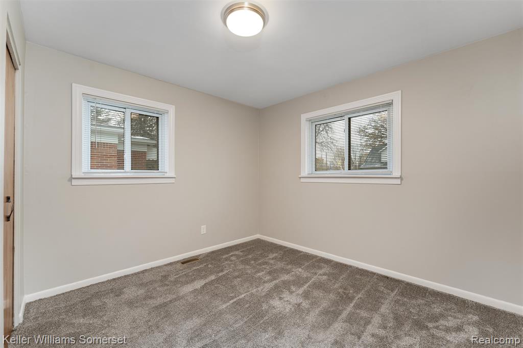 7263 Henry Street Center Line, MI 48015 - Photo 6 of 24