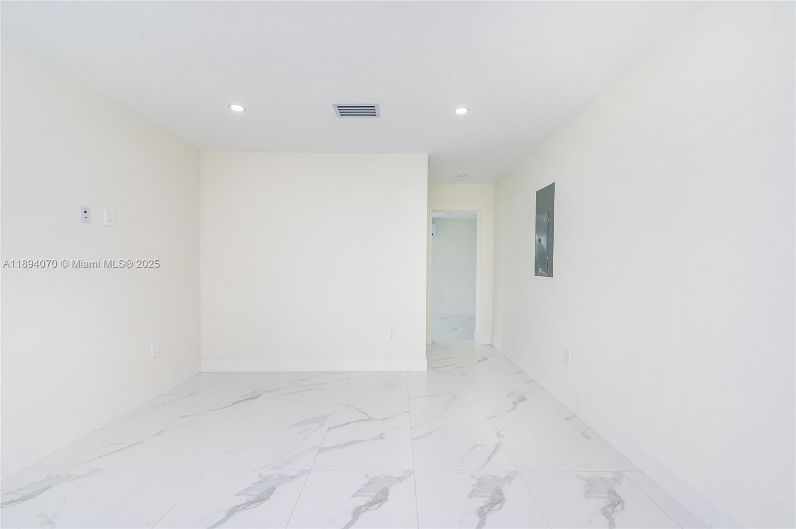 975 Southwest 89th Avenue Miami, FL 33174 - Photo 8 of 17 an empty room with a empty space