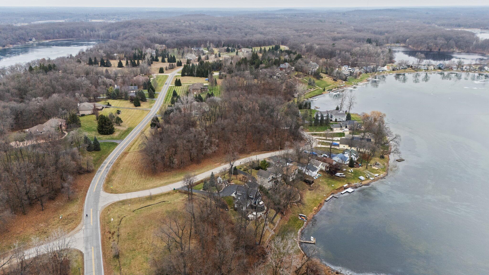 893 Ridge Road Chelsea, MI 48118 - Photo 9 of 25 9-web-or-mls-DJI_20241217134736_0232_D