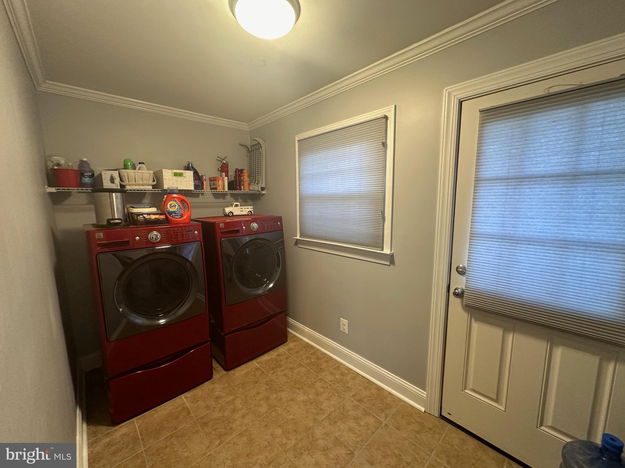 231 Inlet Drive Pasadena, MD 21122 - Photo 11 of 38 Laundry/Mud Rm. w/entry from yard