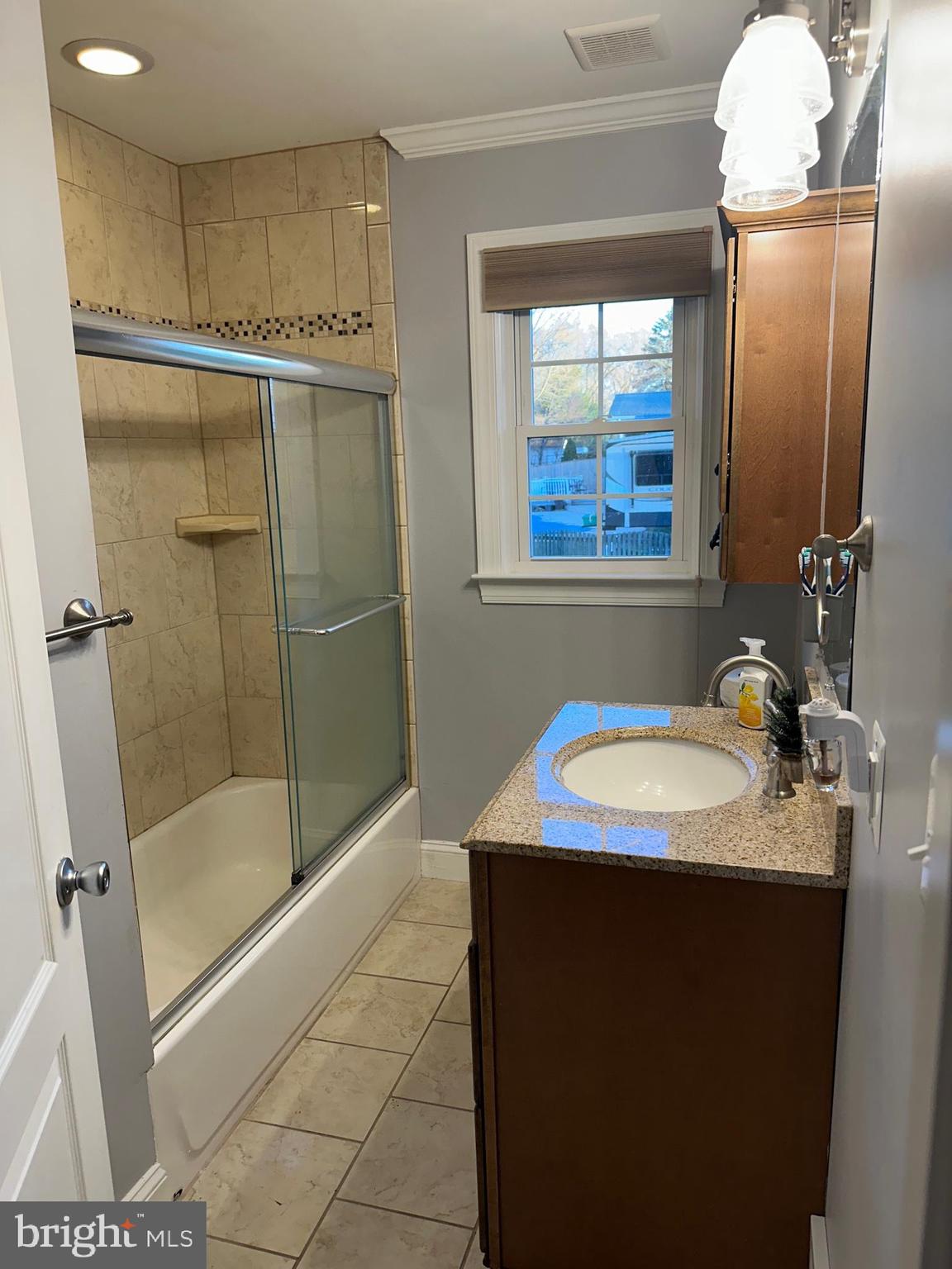 231 Inlet Drive Pasadena, MD 21122 - Photo 17 of 38 Newer Ceramic Bath w/Granite, crown etc.