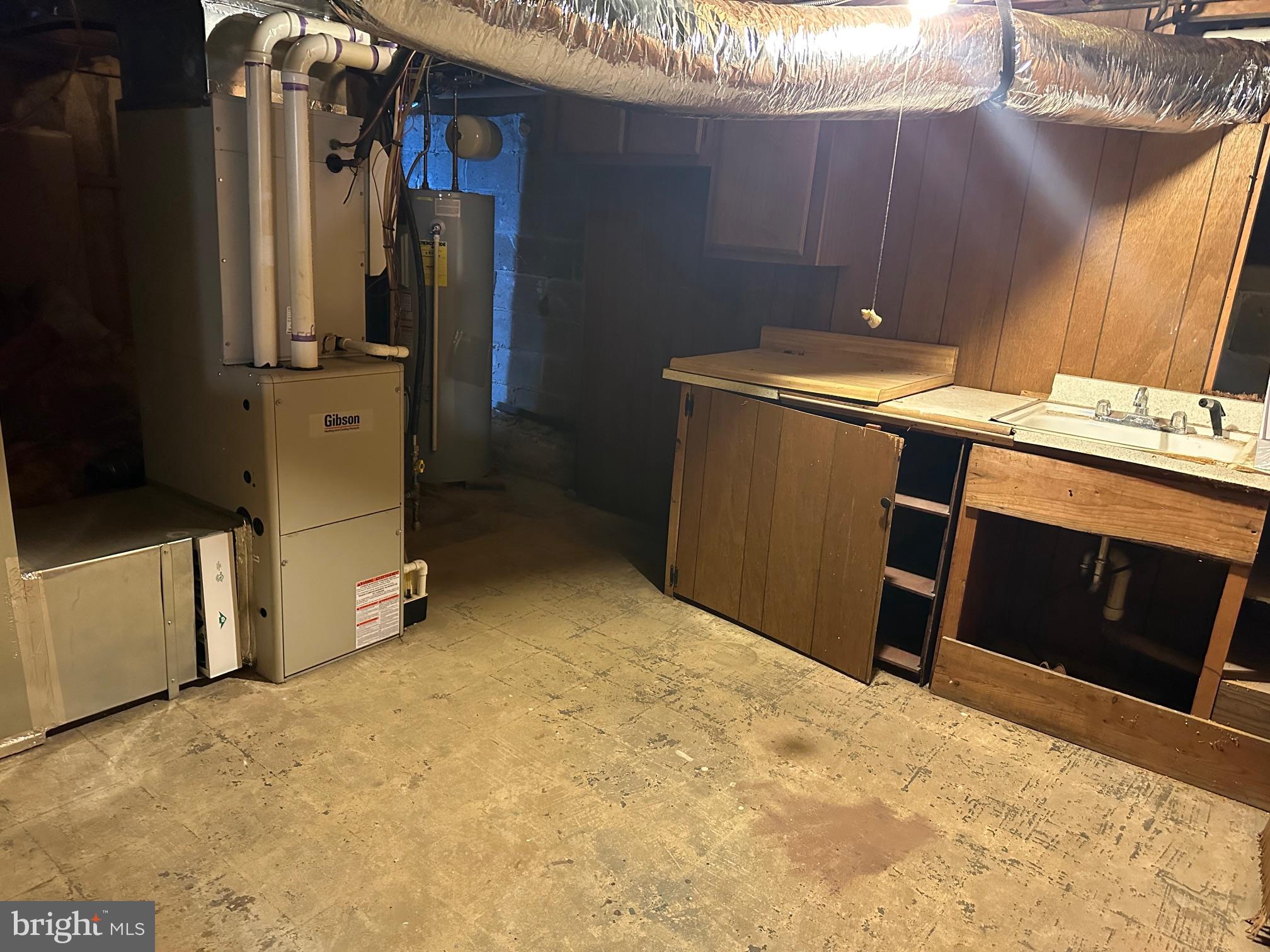 231 Inlet Drive Pasadena, MD 21122 - Photo 21 of 38 Utility Room w/sink