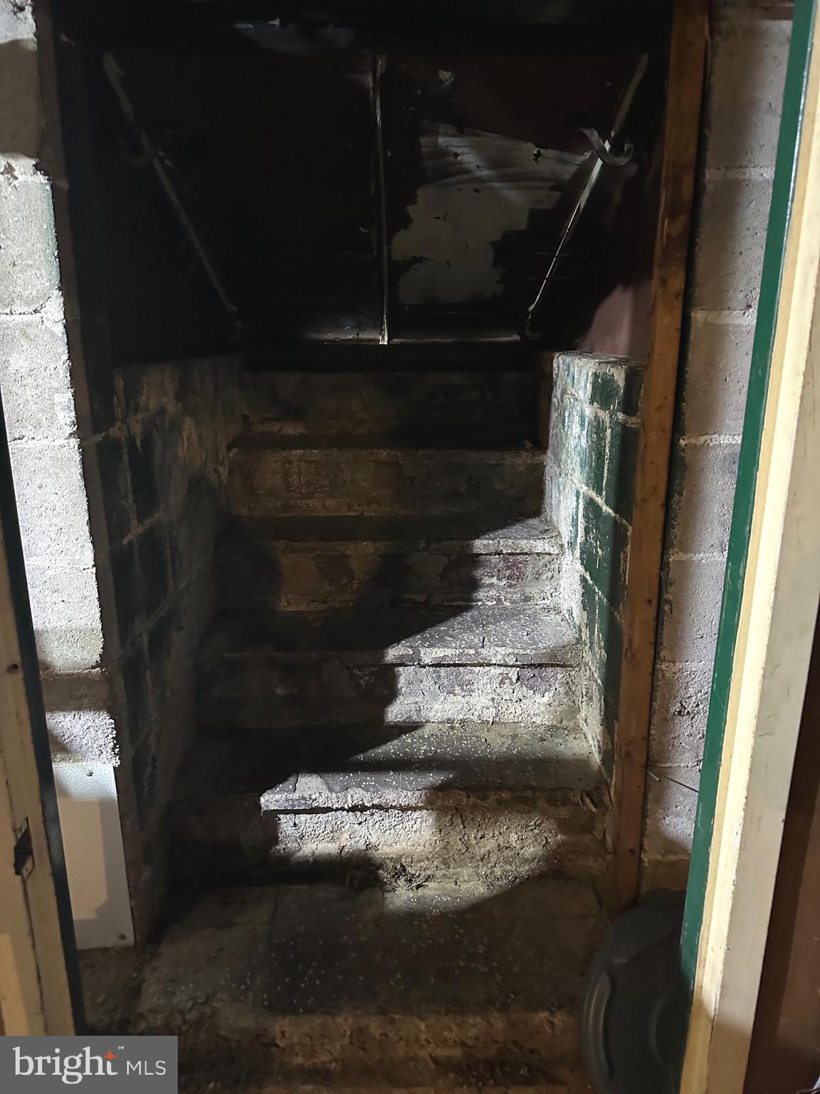 231 Inlet Drive Pasadena, MD 21122 - Photo 22 of 38 Secured walk up to rear yard