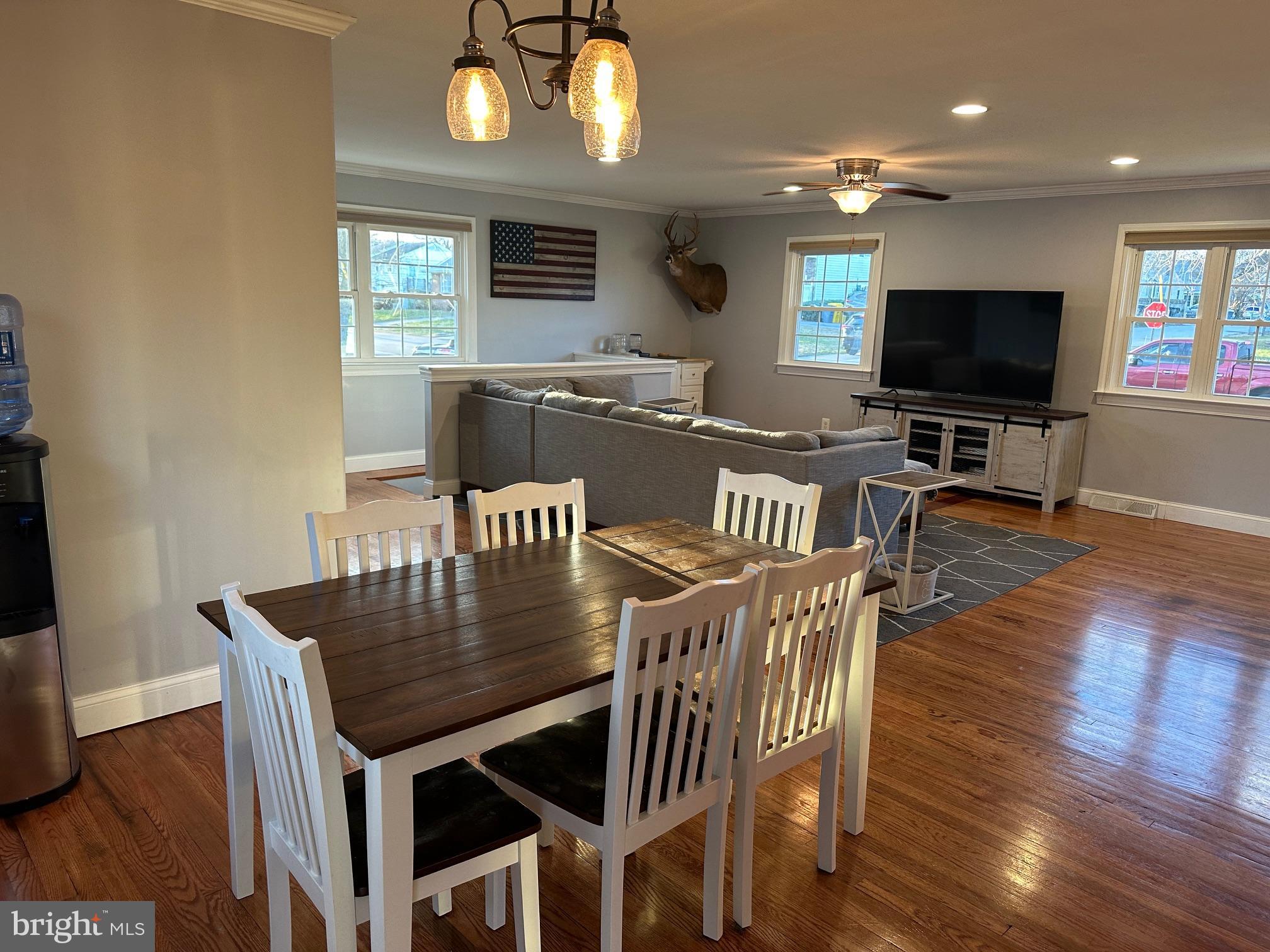 231 Inlet Drive Pasadena, MD 21122 - Photo 5 of 38 Dining Room