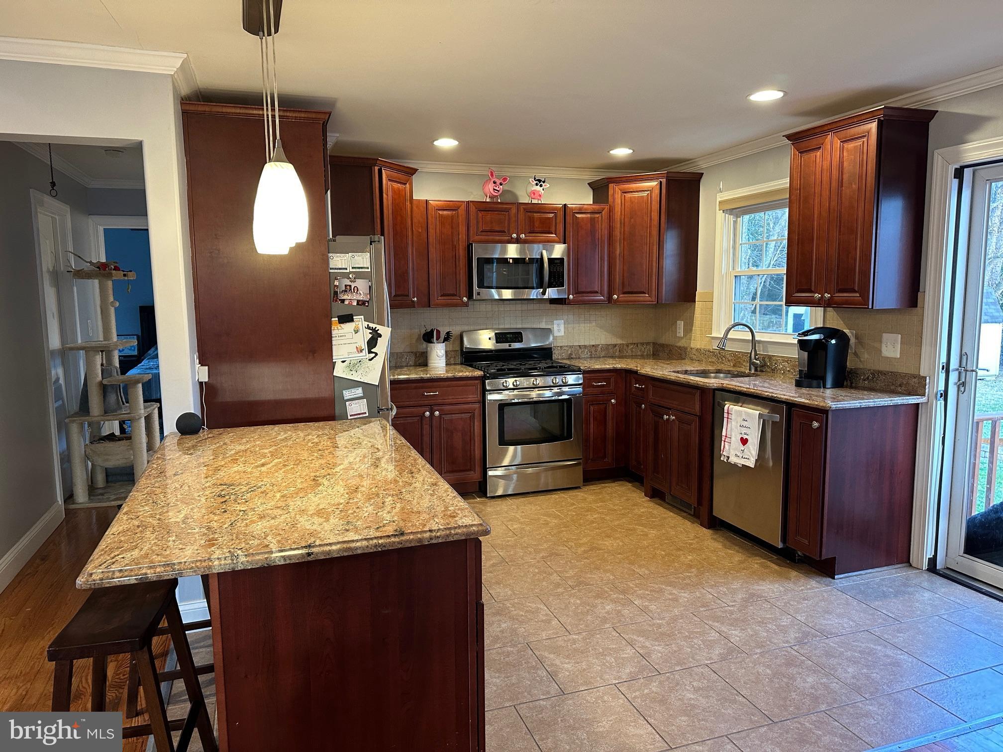 231 Inlet Drive Pasadena, MD 21122 - Photo 9 of 38 Custom Kitchen 42" cabs, Granite, S/S, Island