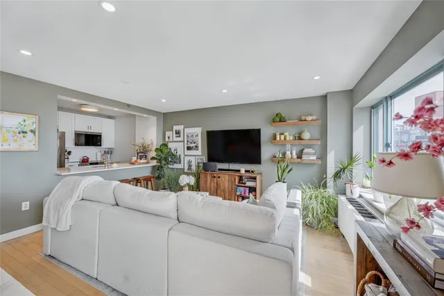 $749,000 | 116-12 Ocean Promenade, Unit UPH6/806/8F | Rockaway Park