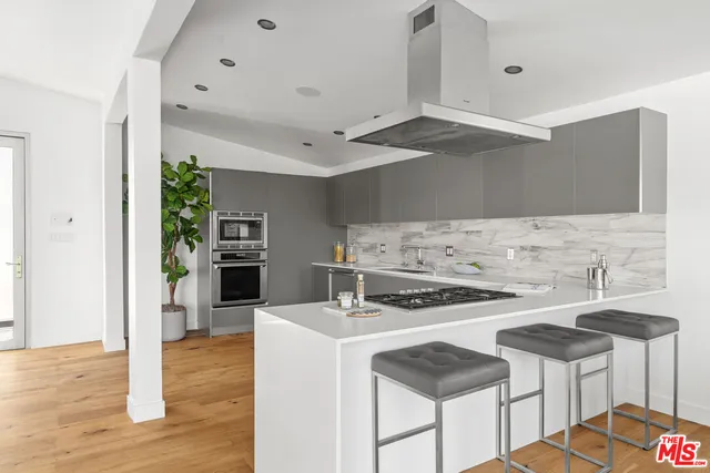 $2,399,000 | 7470 Woodrow Wilson Drive, Los Angeles, CA 90046