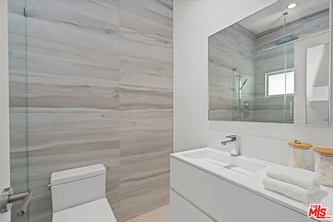 $2,399,000 | 7470 Woodrow Wilson Drive, Los Angeles, CA 90046