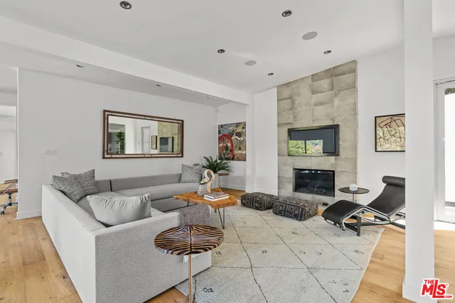 $2,399,000 | 7470 Woodrow Wilson Drive, Los Angeles, CA 90046