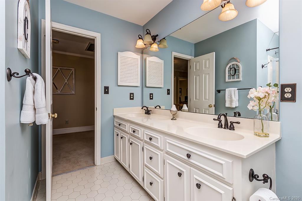 3501 Plantation Road Charlotte, NC 28270 - Photo 19 of 31 Gallery Image 19