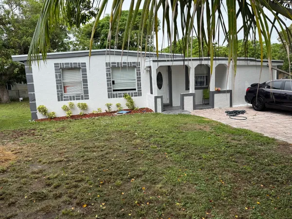$450,000 | 440 Tulip Tree Drive, Lake Worth, FL 33462