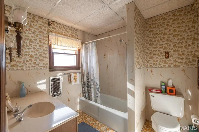 $625,000 | 1600 Albert Street, Golconda, IL 62938