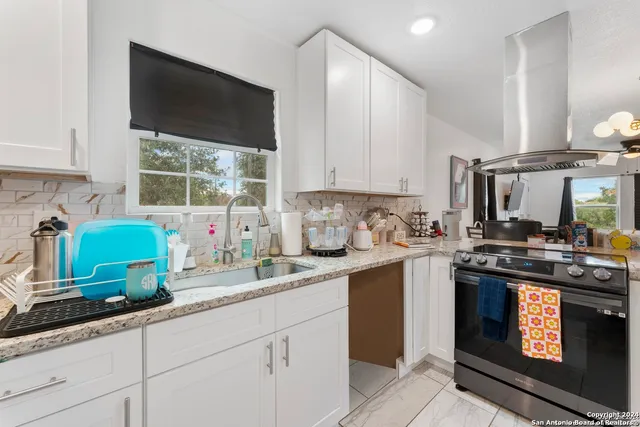 $1,599 | 928 Hedges Street, San Antonio, TX 78203