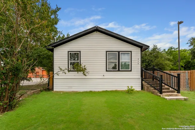 $1,599 | 928 Hedges Street, San Antonio, TX 78203