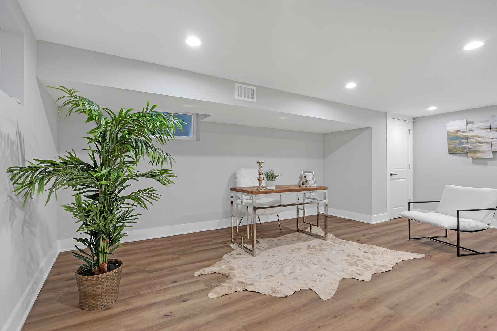 1814 Oakton Street Park Ridge, IL 60068 - Photo 21 of 30 a workspace with furniture and a potted plant