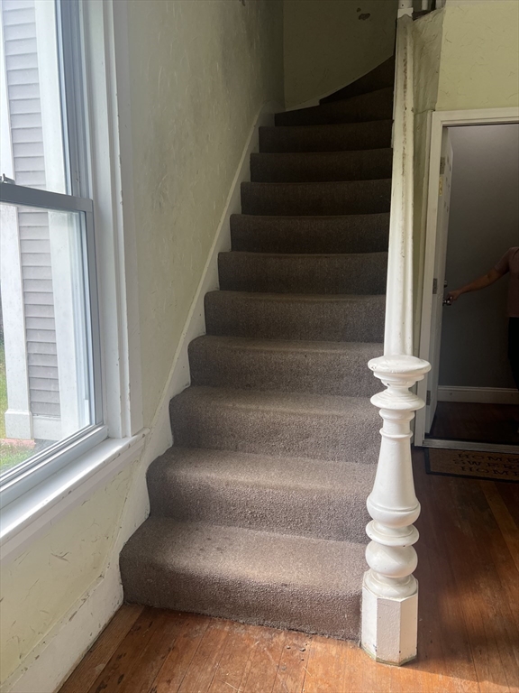 25 Eames Street Framingham, MA 01702 - Photo 2 of 31