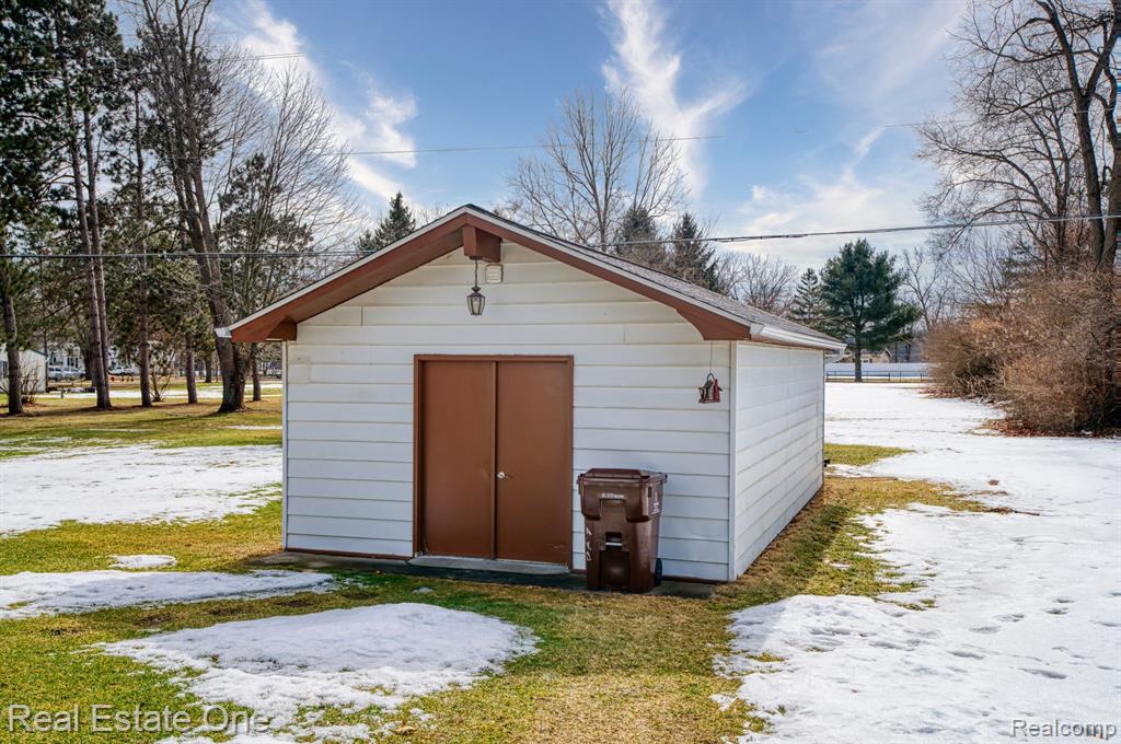 2867 Norton Road Howell, MI 48843 - Photo 4 of 35