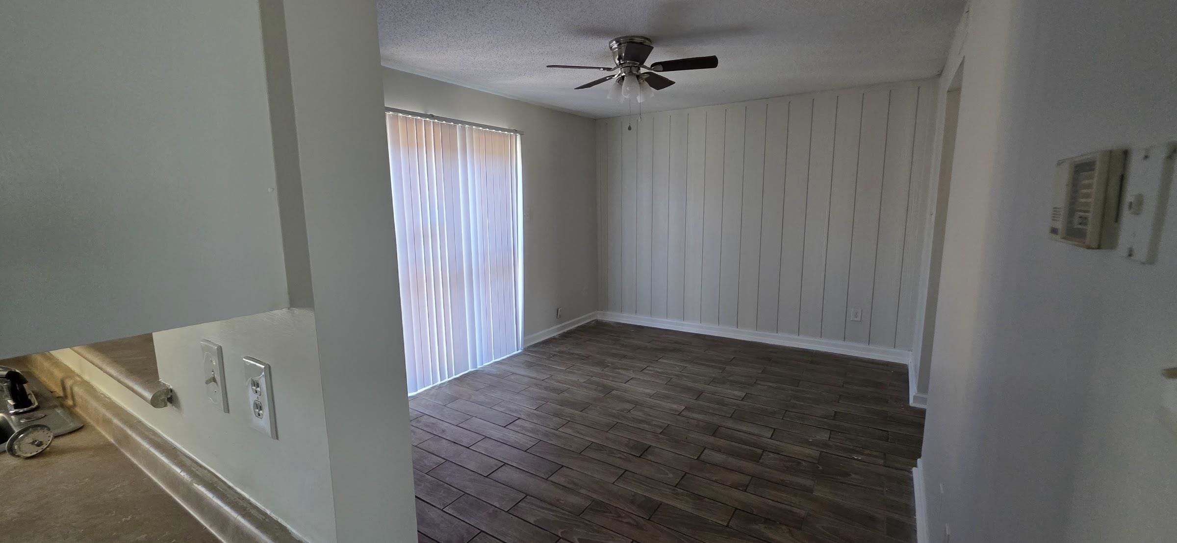 5265 Chatfield Drive, Unit 5265 Memphis, TN 38116 - Photo 7 of 9 a view of a hallway with a hallway
