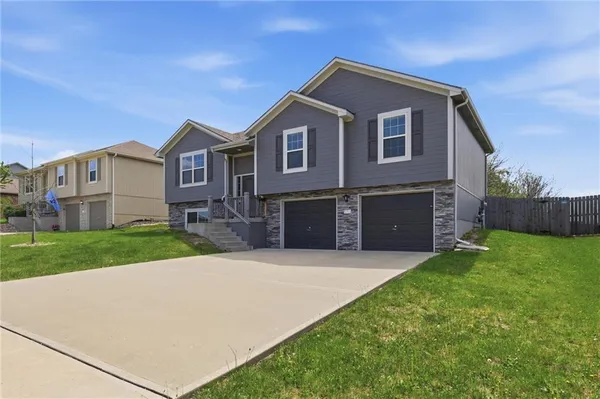 $387,500 | 513 Bud Lane, Belton, MO 64012